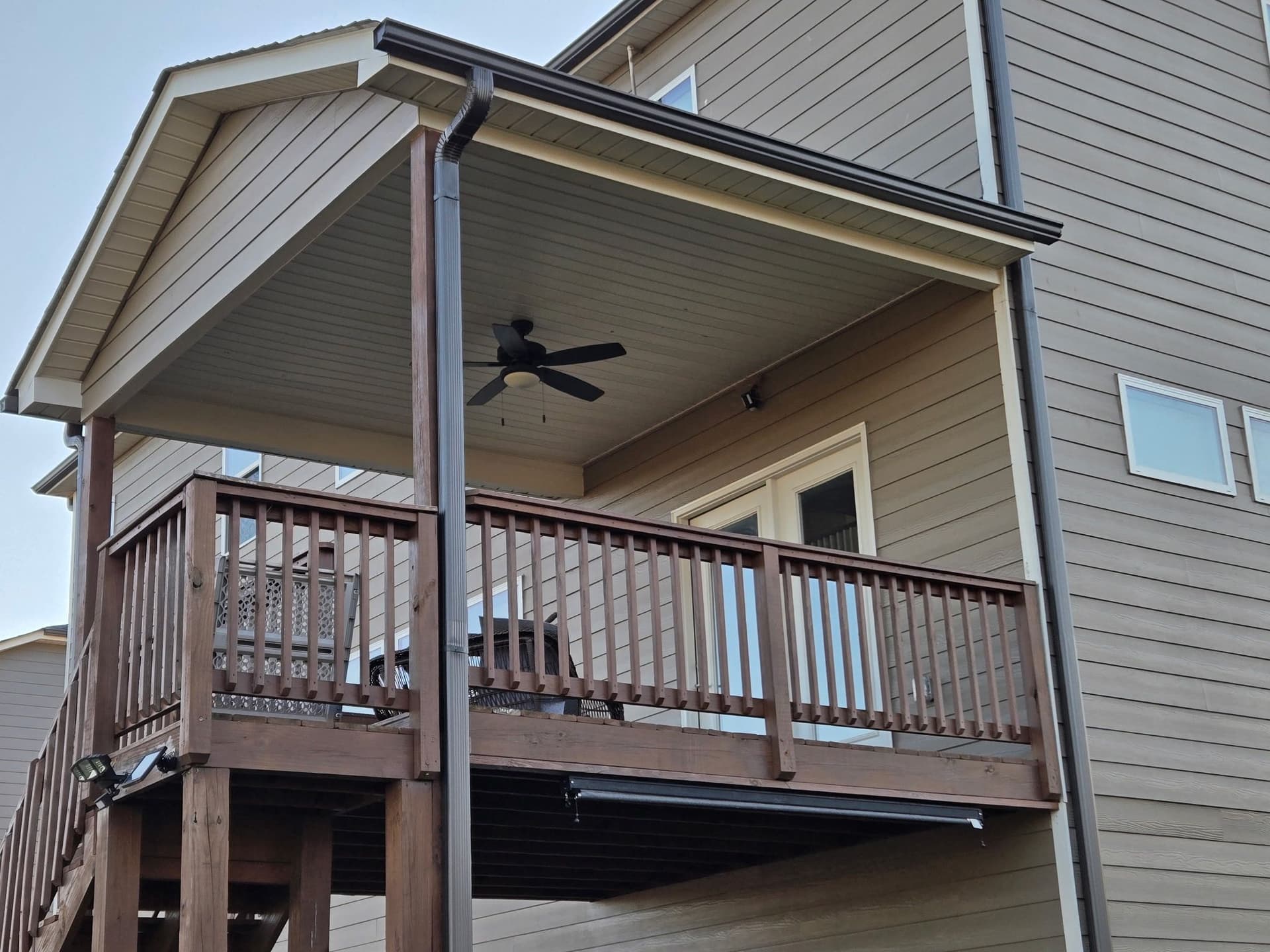Gallery photos for Open Deck Gets a Full Screened-In Aluminum Porch Upgrade: Image #4