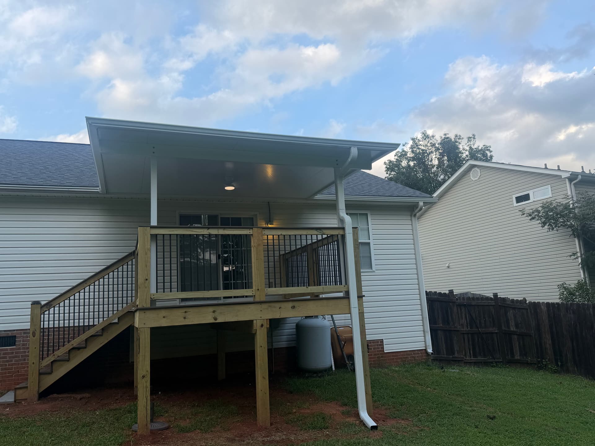 Gallery photos for Old Deck Replaced with Trex Decking and Covered Aluminum Roof: Image #1