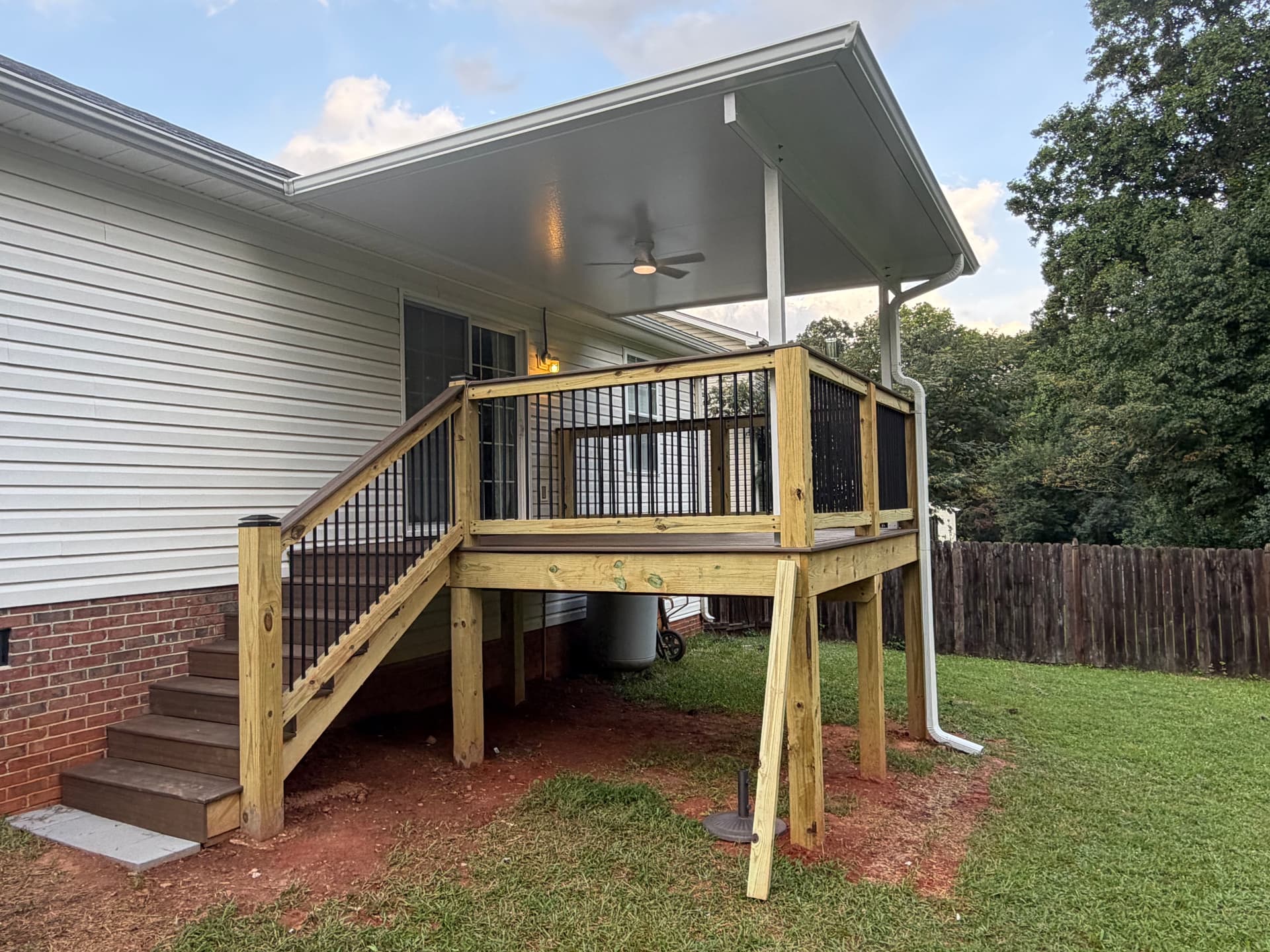 Gallery photos for Old Deck Replaced with Trex Decking and Covered Aluminum Roof: Image #2