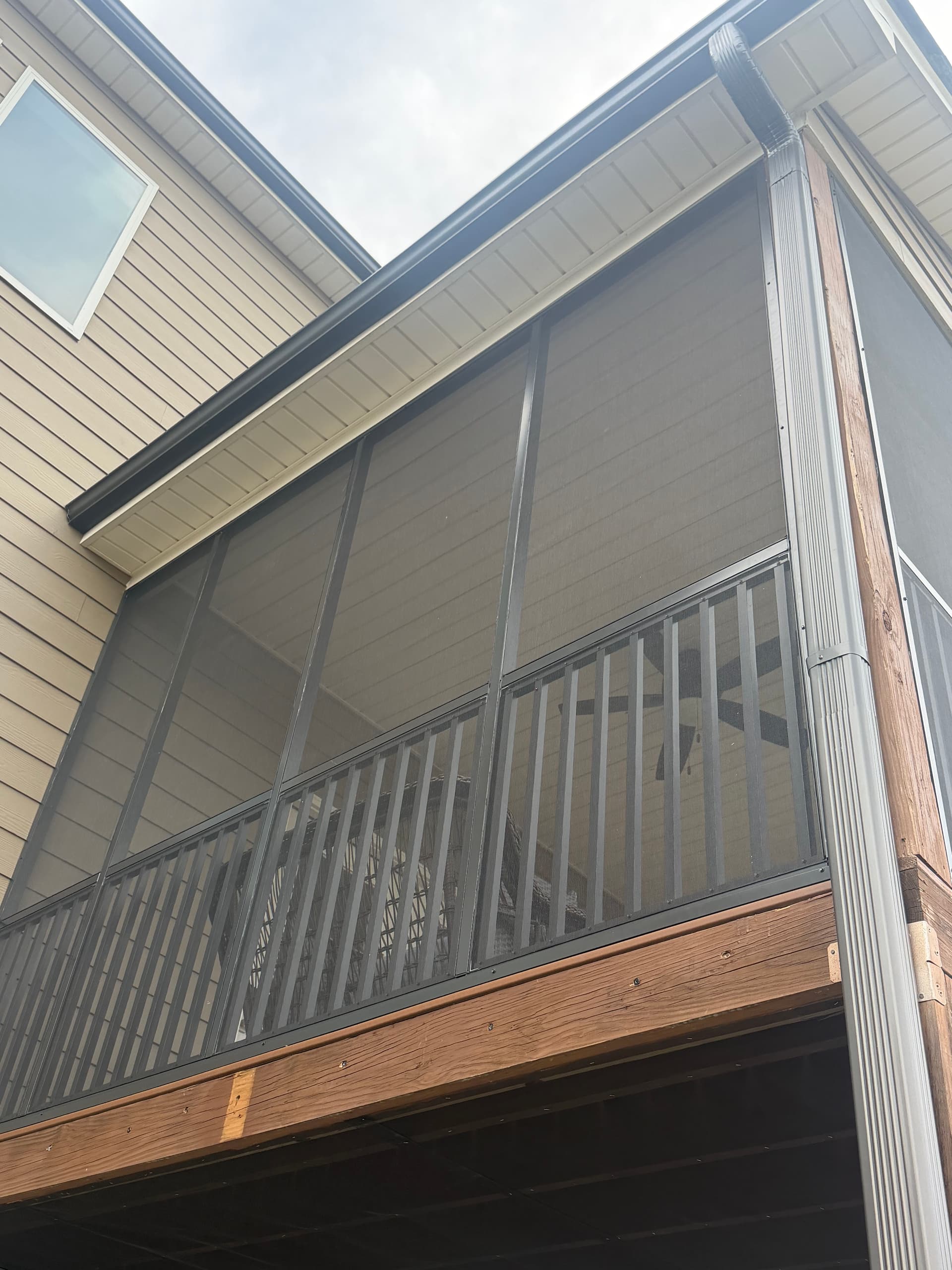 Gallery photos for Open Deck Gets a Full Screened-In Aluminum Porch Upgrade: Image #3