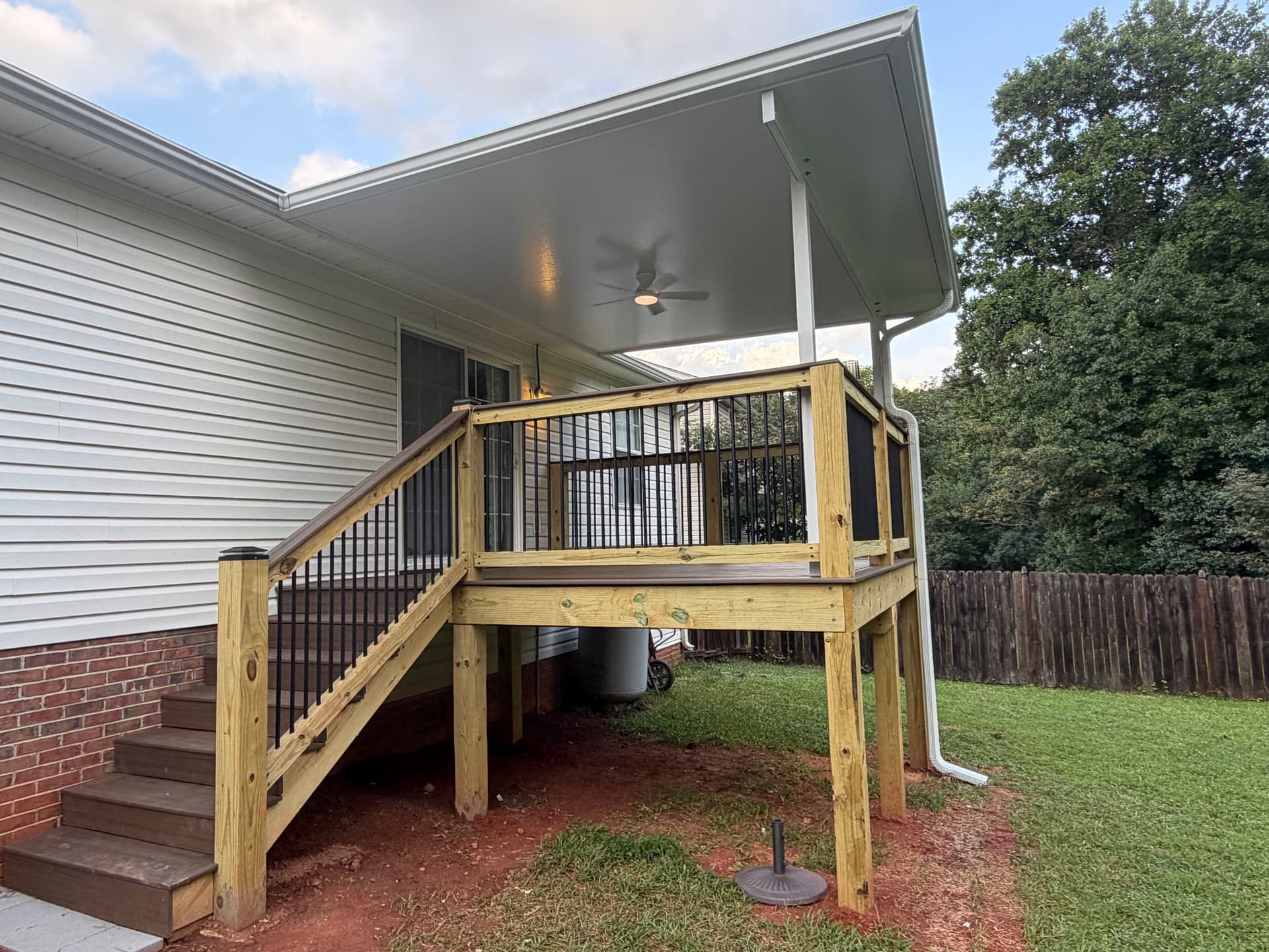 Gallery photos for Old Deck Replaced with Trex Decking and Covered Aluminum Roof: Image #3