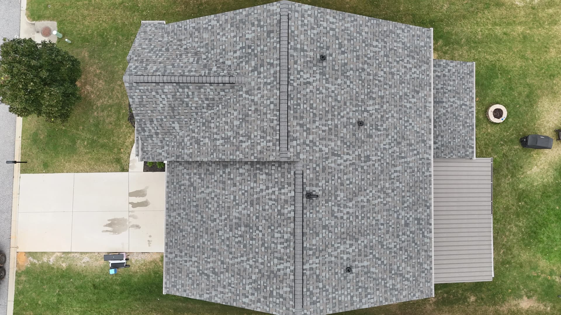 New Roof Installation in Simpsonville Showcases OC Williamsburg Gray image